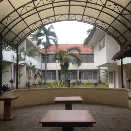 Hotel Royal Palace Bandung Ngoại thất bức ảnh