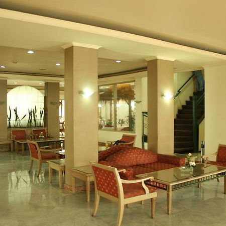 Hotel Royal Palace Bandung Ngoại thất bức ảnh
