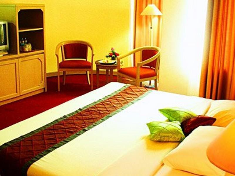 Hotel Royal Palace Bandung Ngoại thất bức ảnh