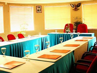 Hotel Royal Palace Bandung Ngoại thất bức ảnh