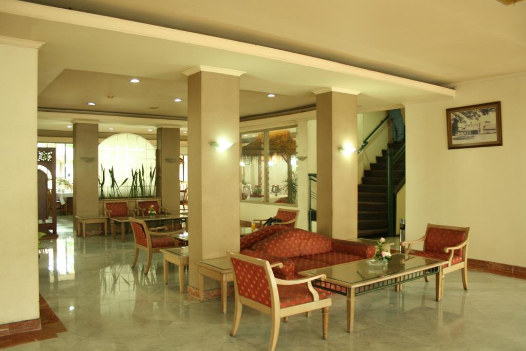 Hotel Royal Palace Bandung Ngoại thất bức ảnh