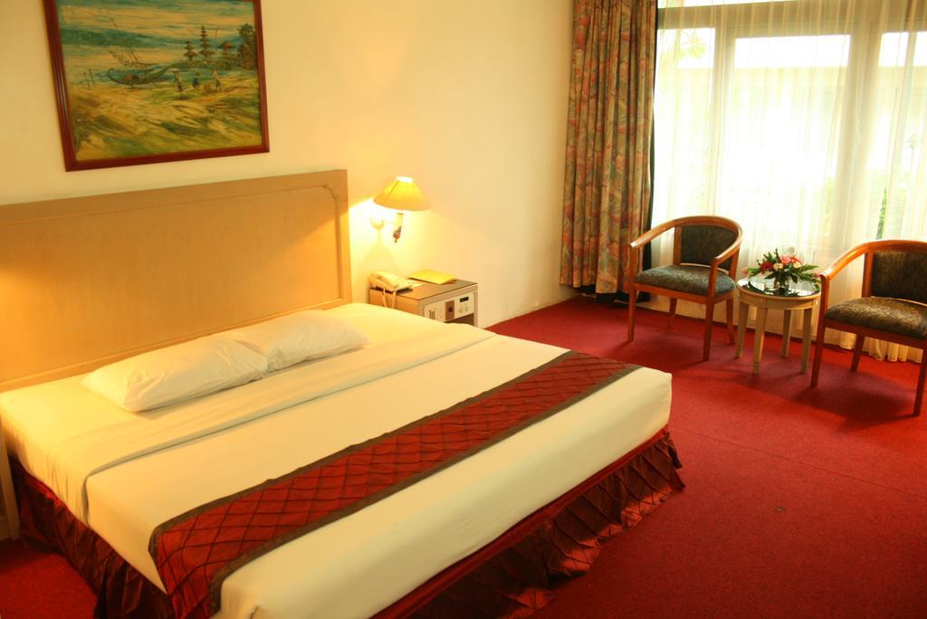 Hotel Royal Palace Bandung Ngoại thất bức ảnh